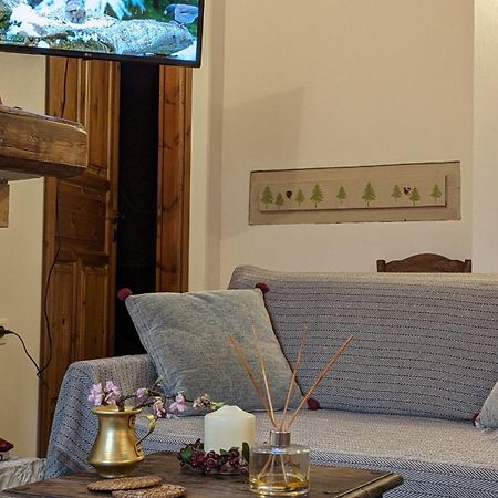 Diminio 2 Apartment At Livadi アラコバ エクステリア 写真