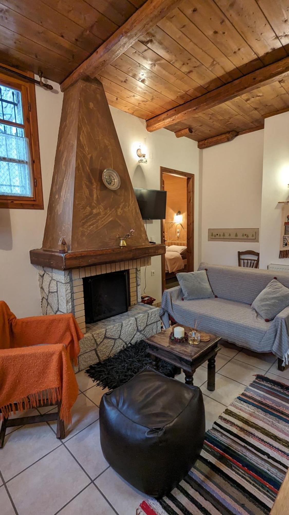 Diminio 2 Apartment At Livadi アラコバ エクステリア 写真